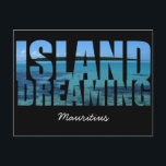 Carte postale Ile Maurice Dream<br><div class="desc">Texte 'Island Dreaming' coupé du paradis des îles tropicales à l'île Maurice avec un arrière - plan noir.</div>