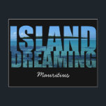 Carte postale Ile Maurice Dream<br><div class="desc">Texte 'Island Dreaming' coupé du paradis des îles tropicales à l'île Maurice avec un arrière - plan noir.</div>