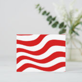 Carte Postale Illusion optique : Zany Wavy Red et White Stripes (Debout devant)