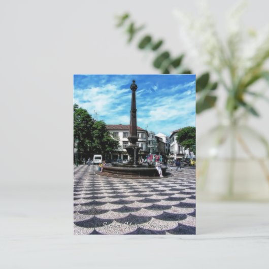 Carte Postale Illusion Tiles Art : Funchal, Madère (Portugal) (Debout devant)