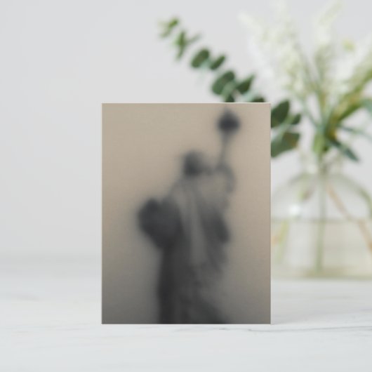 Carte Postale Image diffuse de la Statue de la Liberté (Debout devant)