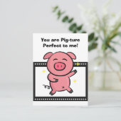 Carte Postale Image parfaite d'un petit cochon rose posant pour (Debout devant)