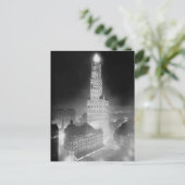 Carte Postale Immeuble Woolworth la nuit, 1920 (Debout devant)