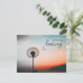 Carte postale "In loving memory" avec fleur de pis (Debout devant)
