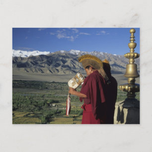 Carte Postale Inde, Ladakh, Thikse. Moine bouddhiste souffle