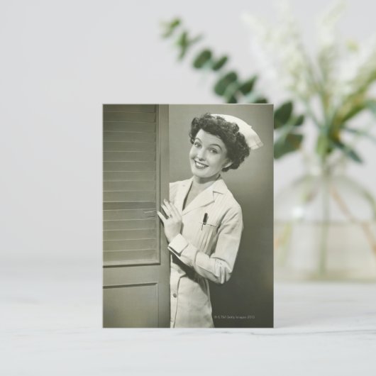 Carte Postale Infirmière de Peeping (Debout devant)