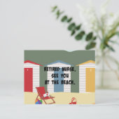 Carte Postale Infirmière retraitée. À la plage. (Debout devant)