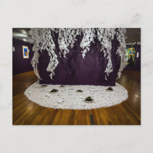 Carte Postale Installation d'art contemporain violet et blanc