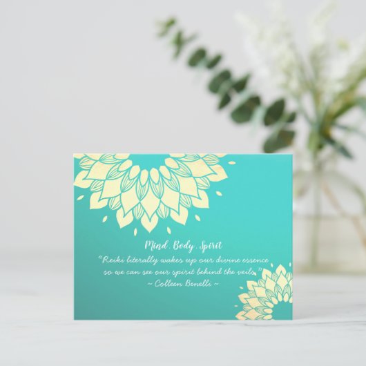 Carte Postale Instructeur de méditation Yoga Studio Golden Manda (Debout devant)