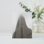 Carte Postale Into the Clouds - Empire State Building - New York (Debout devant)