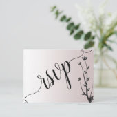 Carte Postale Invitation de réponse aux feuilles modernes élégan (Debout devant)