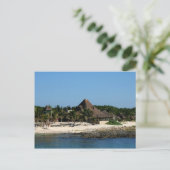 Carte Postale Island Village (Debout devant)
