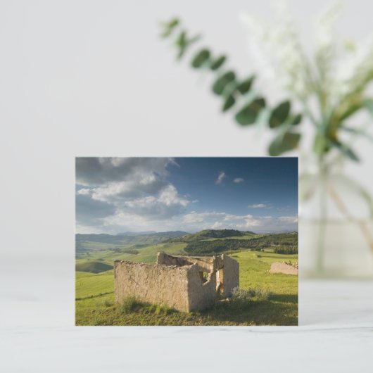 Carte Postale Italie, Sicile, Enna, Pergusa, Ancienne ferme (Debout devant)