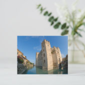 Carte Postale Italie, Sirmione, Lac de Garde, Scaliger (Debout devant)