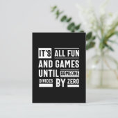 Carte Postale It's All Fun And Games Until Someone Divides By Ze (Debout devant)