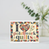 Carte Postale "J'[Aime] les courtepointes patchwork" (Debout devant)