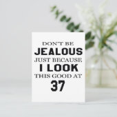 Carte Postale J'ai l'air si bien à 37 ans (Debout devant)