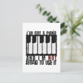 Carte Postale J'ai un piano (Debout devant)