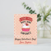 Carte Postale J'aime plus que les cupcakes (Debout devant)