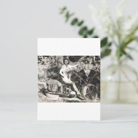 CARTE POSTALE JAMAIS. (Debout devant)