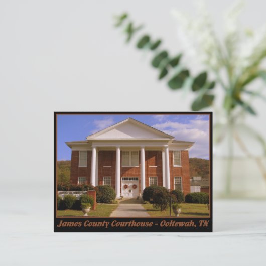 Carte Postale James County Courthouse - Ooltewah, TN (Debout devant)