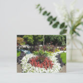Carte Postale Jardin Aménagé (Debout devant)