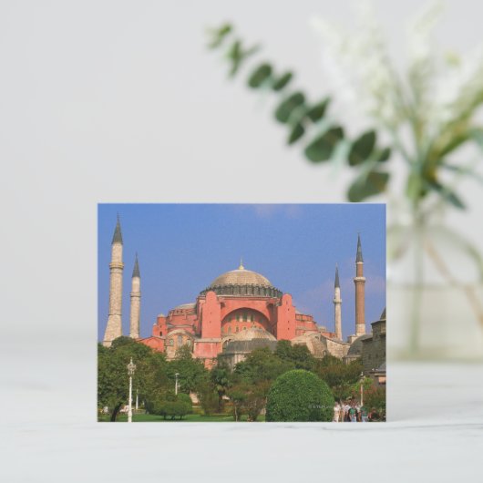 Carte Postale Jardin devant un musée, Aya Sofya (Debout devant)