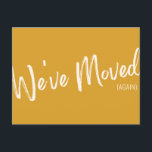 Carte Postale Jaune moderne Script chic Nous avons déplacé Faire<br><div class="desc">Nous avons déménagé New Home Moving Faire-part carte postale dans le Jaune moderne</div>