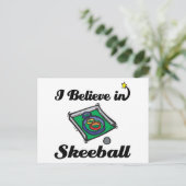Carte Postale je crois au skeeball (Debout devant)