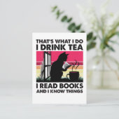 Carte Postale Je lis des livres et je sais des choses (Debout devant)