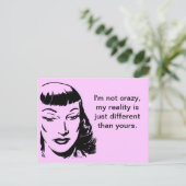 Carte Postale Je ne suis pas fou, ma réalité est juste différent (Debout devant)