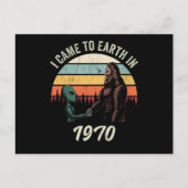 Carte Postale Je suis venu sur Terre en 1970 Alien & Bigfoot (Devant)