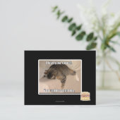 Carte Postale Je t'aime, canapé. (Debout devant)