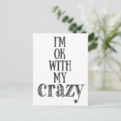 Carte Postale Je vais bien avec ma folle - Drôle Citation Postca (Debout devant)