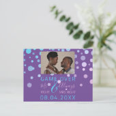 Carte Postale Jeu Sur Funny Enregistrer La Date Mariage Violet P (Debout devant)