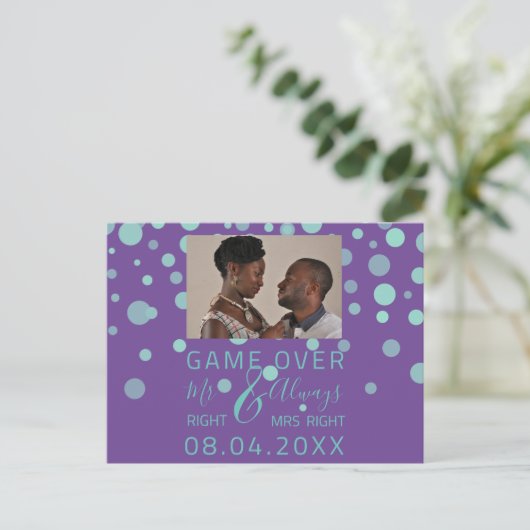 Carte Postale Jeu Sur Funny Enregistrer La Date Mariage Violet P (Debout devant)