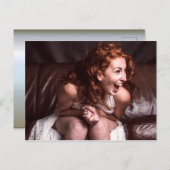 Carte Postale Jeune actrice rieuse (Devant / Derrière)