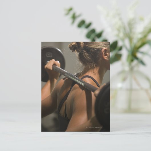 Carte Postale Jeune femme faisant de l'exercice avec cloche, vue (Debout devant)