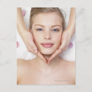 Carte Postale Jeune femme se faire masser