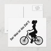 Carte Postale Jeune femme sur le vélo, noir et blanc (Devant / Derrière)