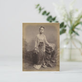 Carte Postale Jeune fille birmane, vers 1875 (Debout devant)