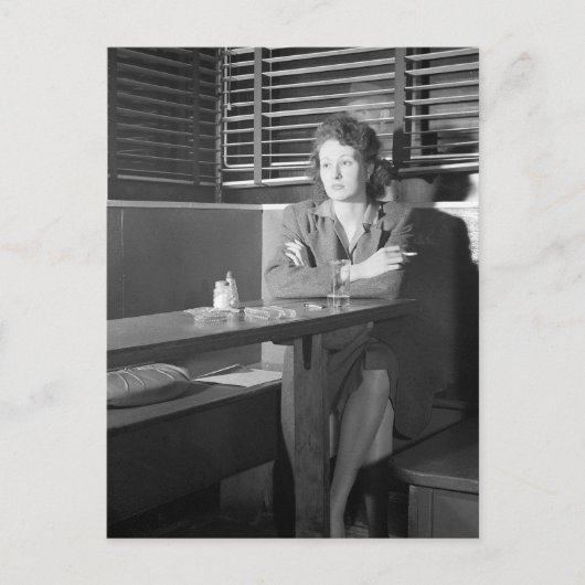 Carte Postale Jeune fille solitaire dans un bar, 1943 (Devant)