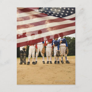 Carte Postale Jeunes joueurs de baseball partiellement cachés pa