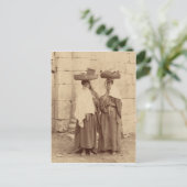 Carte Postale Jeunes paysannes près des murs de Jérusalem (Debout devant)