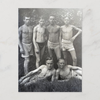 Carte Postale Jeunes sérieux en maillot de bain photo vintage