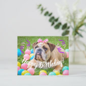 Carte Postale Joli anniversaire de mignonne Bulldog (Debout devant)