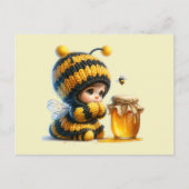 Carte Postale Jolie Fille en Costume d'Abeille avec du Miel (Devant)