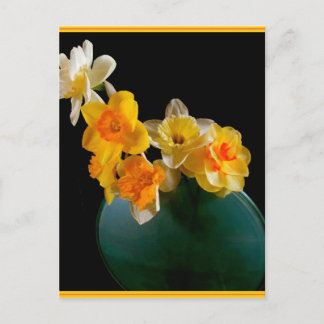 Carte Postale Jonquilles jaunes dans la conception de vase