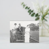 Carte Postale Jouer dans une robe (Debout devant)