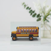 Carte Postale Jouet de bus scolaire pour enfants (Debout devant)